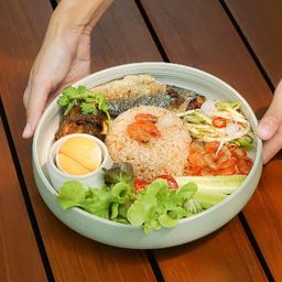 ข้าวผัดน้ำพริกลงเรือ