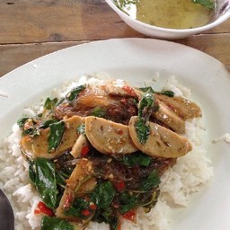 ข้าวกระเพราหมูยอหมูส้บ
