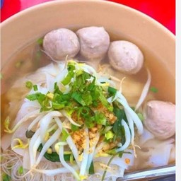 ก๋วยเตี๋ยวลูกชิ้นหมูน้ำใส(หมูเด้ง)