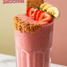 Berry Biscoff ( สตรอเบอร์รี่ + บิสคอฟ + กล้วย )