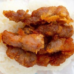ข้าวเหนียวหมูทอด+น้ำจิ้ม