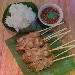 เซ็ท เผื่อเพื่อนแย่ง หมู 10 เหนียว 2 พร้อมแจ่ว