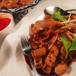 ก๋วยเตี๋ยวหลอดเส้นใหญ่