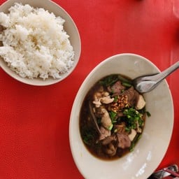 ตี๋เกาเหลาเนื้อตุ๋น หมูตุ๋น - ถนนสุขุมวิท