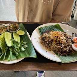 ข้าวผัดเนื้อแดดเดียว แจ่วขี้กา