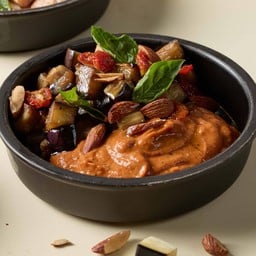 มะเขือม่วงรมควันกับซอสโรเมสโก