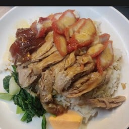 ชัย ชัยชนะบะหมี่เกี๊ยว หมูแดง หมูกรอบ - ท่าโพธิ์