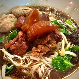 ก๋วยเตี๋ยวเนื้อตุ๋น