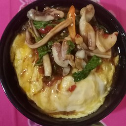 ข้าวไข่ข้น-กะเพราปลาหมึก