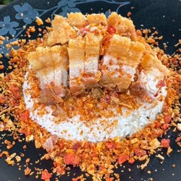 ข้าวหมูกรอบพริกเกลือสไตล์ฮ่องกง จัมโบ้