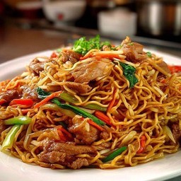 มาม่าผัดกะเพราไก่กรอบ