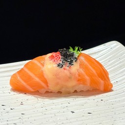 แซลมอนสดซอสเห็ดทรัฟเฟิล