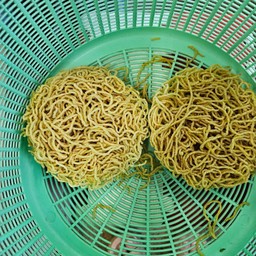 หมี่กรอบ