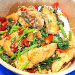 ปลาอินทรีย์ผัดขื่นช่าย ราดข้าว