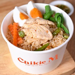 ข้าวผัดน้ำพริกลงเรือไก่ชิ้น