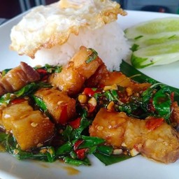 ข้าวกะเพราหมูกรอบ