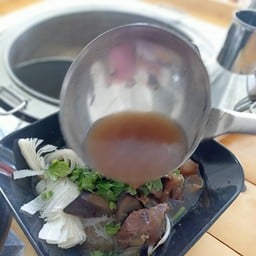 ร้านก๋วยเตี๋ยว สมน้ำสมเนื้อตลาดชาลีเซ็นเตอร์