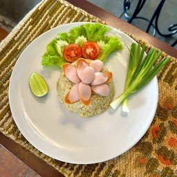 ข้าวผัดไส้กรอกไก่