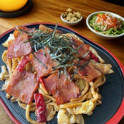 ยากิโซบะเบคอนพริกแห้งสุดแซบ