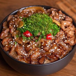 ข้าวหน้าหมูสันคอ ผัดซอสเกาหลี