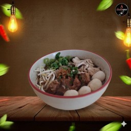 เกาเหลาหมูรวม(หมูสด เนื้อหมูตุ๋น กระดูกแก้วหมูตุ๋น ลูกชิ้น ตับ) ใหญ่