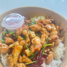 กะเพราไก่ราดข้าว