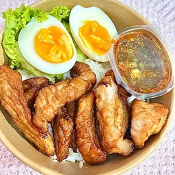 หมูแดดเดียว + ไข่ต้ม น้ำจิ้มแจ่ว