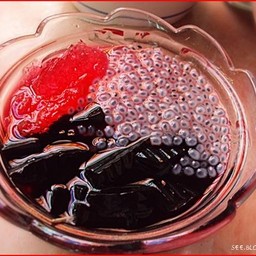 เฉาก๊วยน้ำแดงแมงลัก