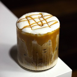 Caramel Macchiato (คาราเมลมัคคิอาโต้)