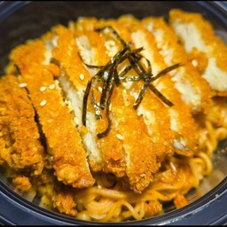 มาม่าทาโกะยากิรสฮอตสไปรซี่ไก่กรอบ