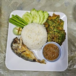 ข้าวน้ำพริกกะปิปลาทูทอด