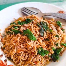 กะเพรามาม่าหมูสับ