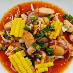 ยำข้าวโพดไส้กรอก
