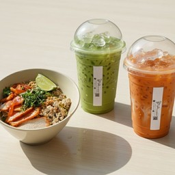 ก๋วยเตี๋ยวสุโขทัย คู่ เครื่องดื่ม