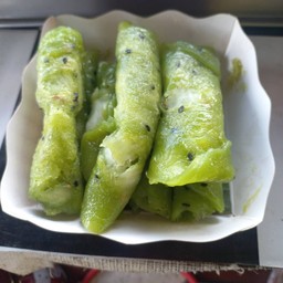 ขนมทองม้วนสดมะพร้าวอ่อน