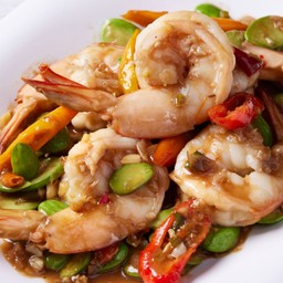 กุ้งจัมโบ้ผัดสะตอน้ำพริกกะปิ