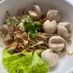 ก๋วยเตี๋ยวลูกชิ้นหมู