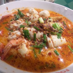 ก๋วยเตี๋ยว ต้มยำทะเลน้ำข้น