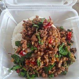 กะเพราเนื้อราดข้าว