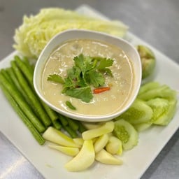 เนื้อปูม้าหลนเสิร์ฟพร้อมผักจิ้ม