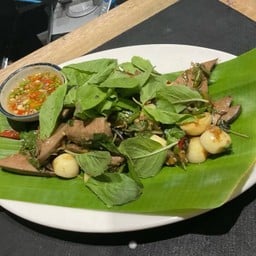 ผัดกะเพราตับหมูกระเทียมโทน