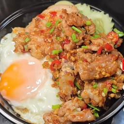 ข้าวหมูนุ่มคั่วพริกเกลือไข่ดาว