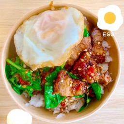 คะน้าหมูกรอบ