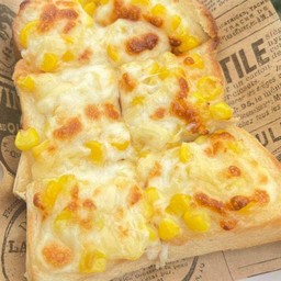 ขนมปังข้าวโพดหวานอบชีส