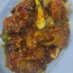 หมูกรอบผัดพริกเผา