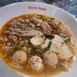 ก๋วยเตี๋ยวต้มยำหมูน้ำใส