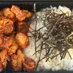 ข้าว ไก่กรอบเกาหลีคาราเกะ 150กรัม (ฟรีสาหร่าย)