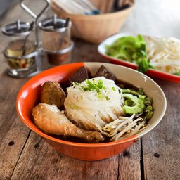 ก๋วยเตี๋ยวไก่มะระ ( อย่างเดียวล้วน )
