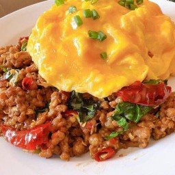 น้องแฝดข้าวกระเพรา-ก๋วยเตี๋ยวหมูแยกขนำไร่