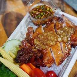 ข้าวหน้า ไก่ย่าง สูตรลับ หลังกำแพง